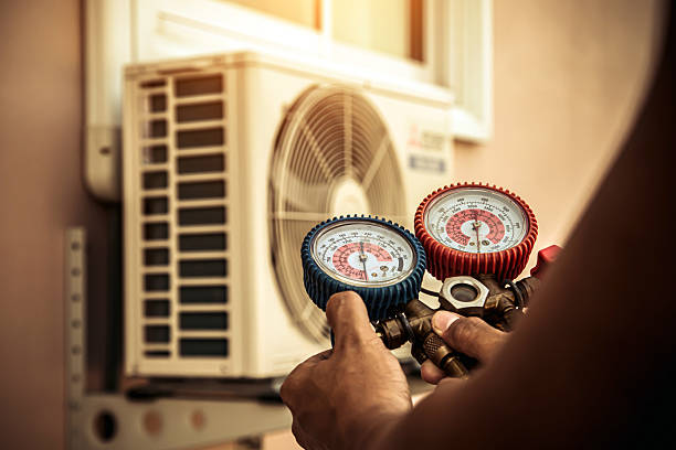 Professional Hvac technician working in Lincoln, DE